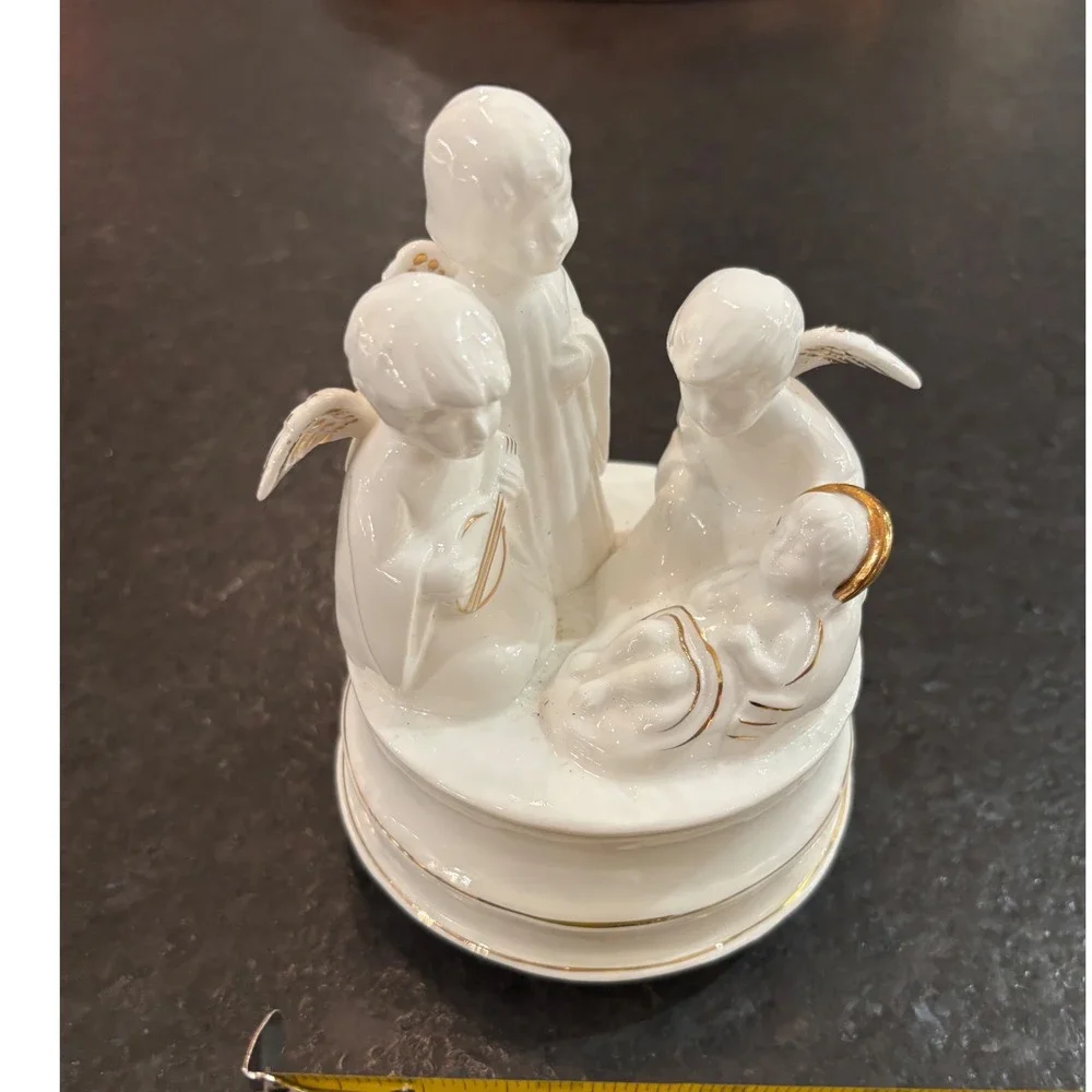 Vintage White Porcelain Nativity Music Box Angels Baby Jesus Gold Trim 22947